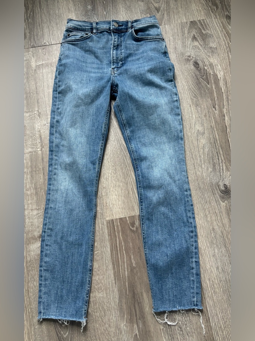Reformation Women’s Jeans Darwin
Ankle Size 26 Blue Denim Skinny Raw Hem
